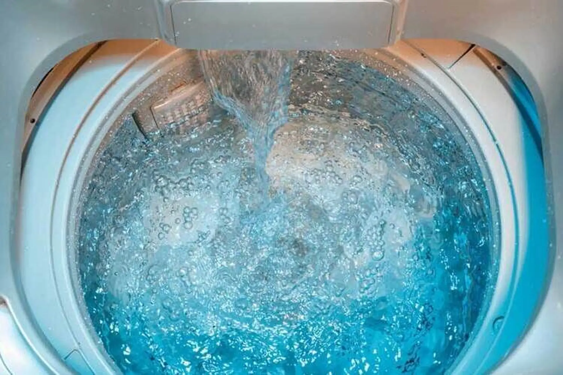 Lỗi máy giặt xả nước liên tục: Dấu hiệu nhận biết, nguyên nhân